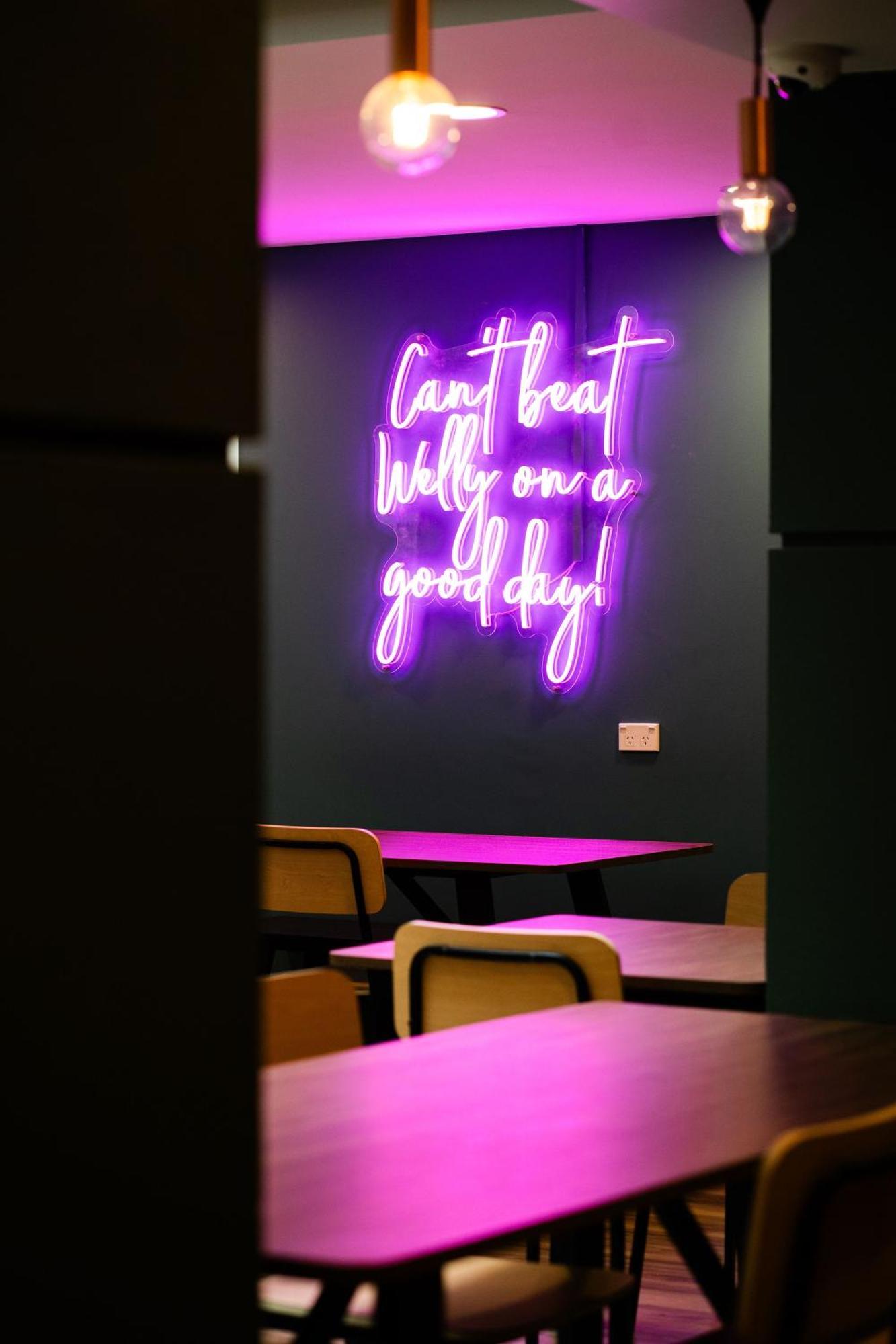 Haka House Wellington Hostel Εξωτερικό φωτογραφία Neon sign at the restaurant