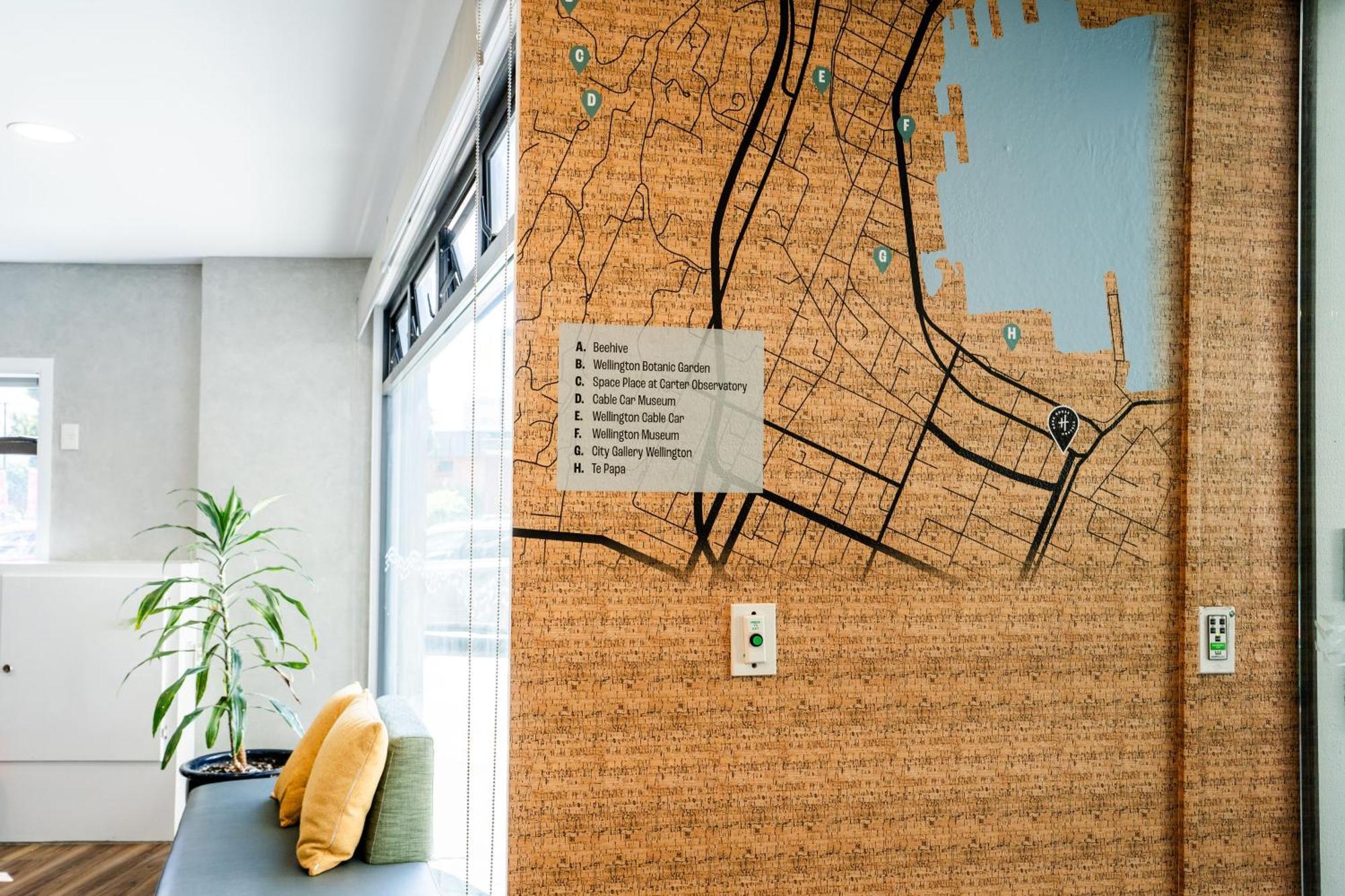 Haka House Wellington Hostel Εξωτερικό φωτογραφία Cork wall
