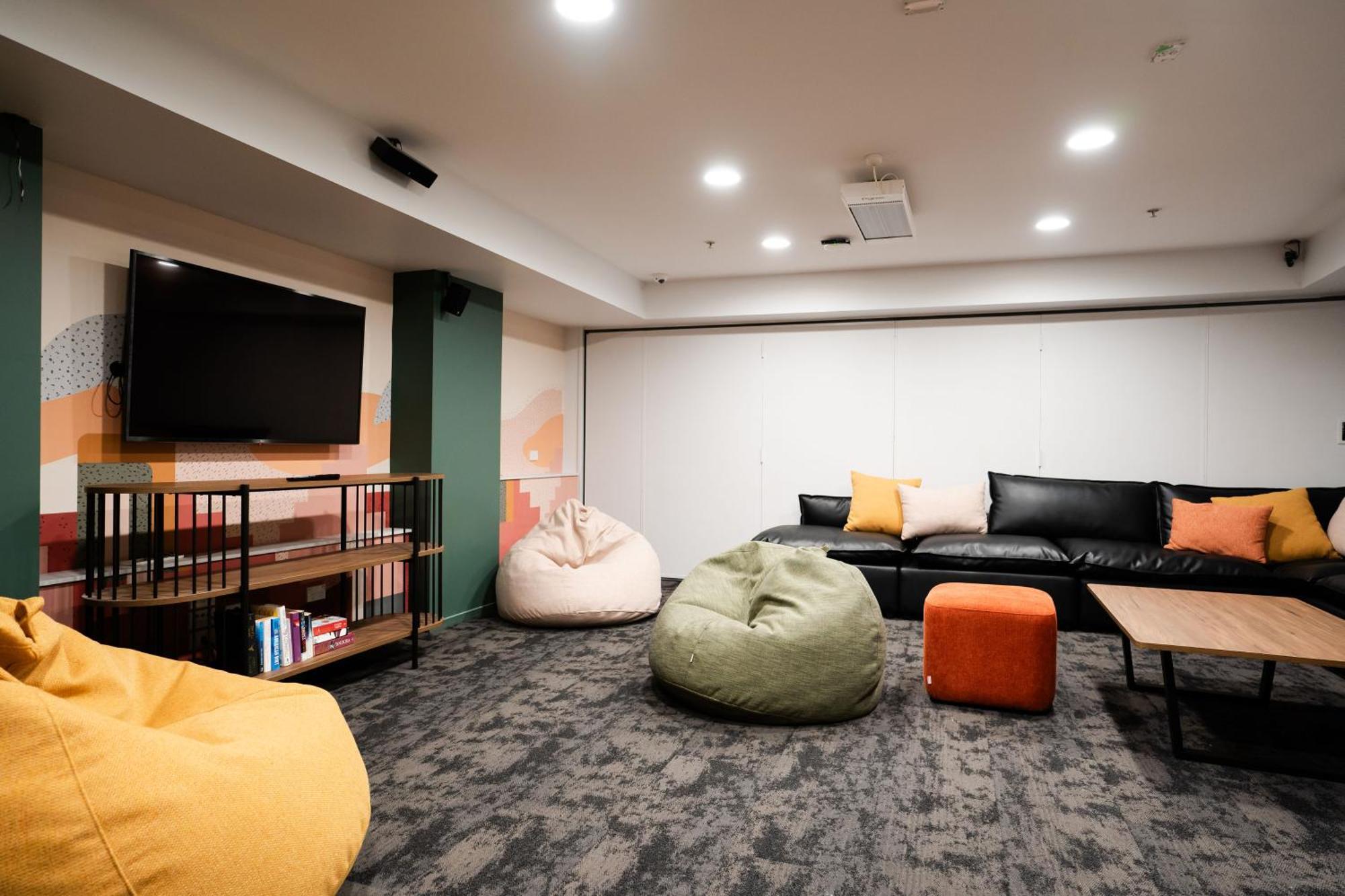 Haka House Wellington Hostel Εξωτερικό φωτογραφία The common room at the University of New South Wales