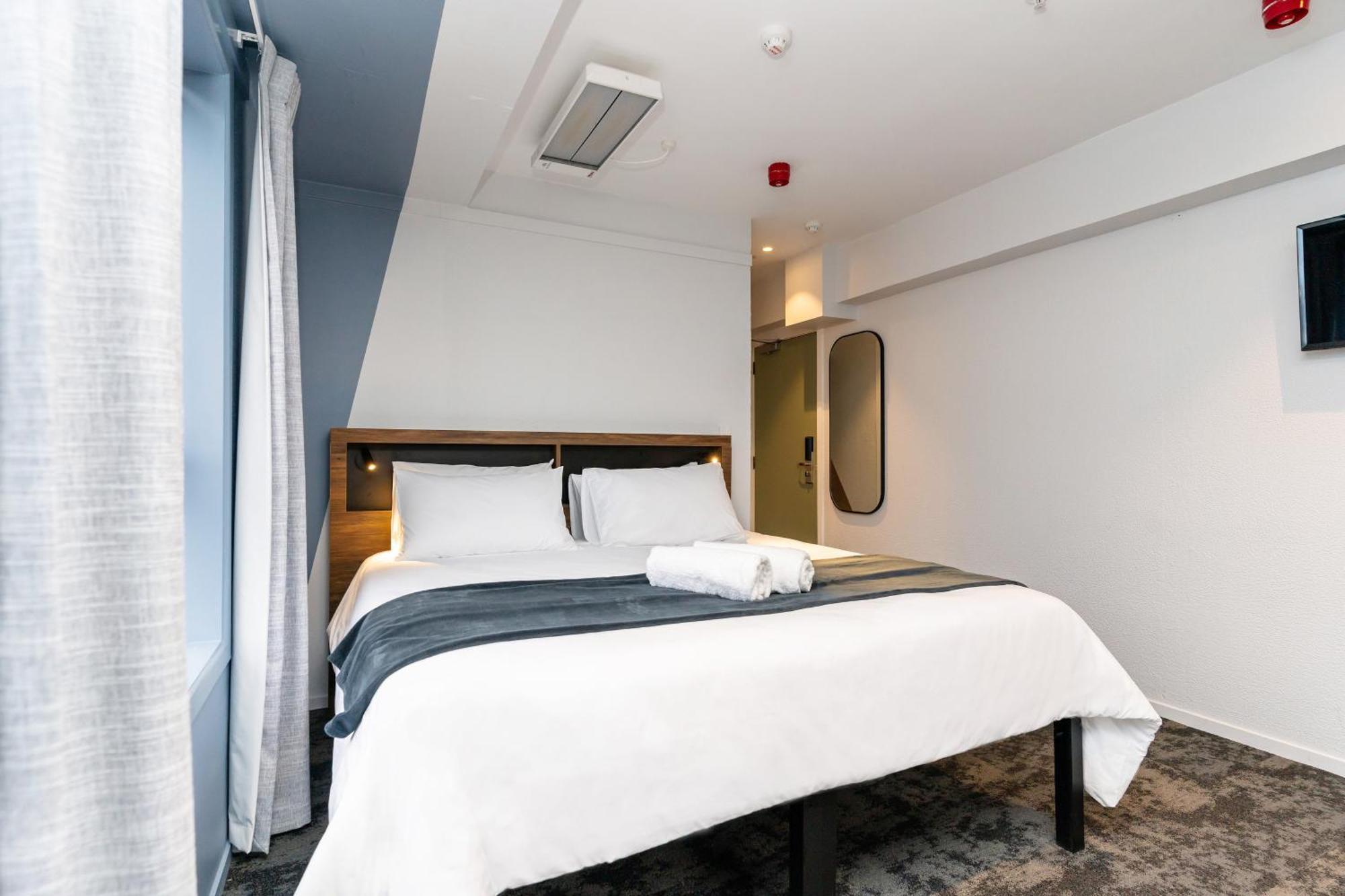 Haka House Wellington Hostel Εξωτερικό φωτογραφία A room at the hotel