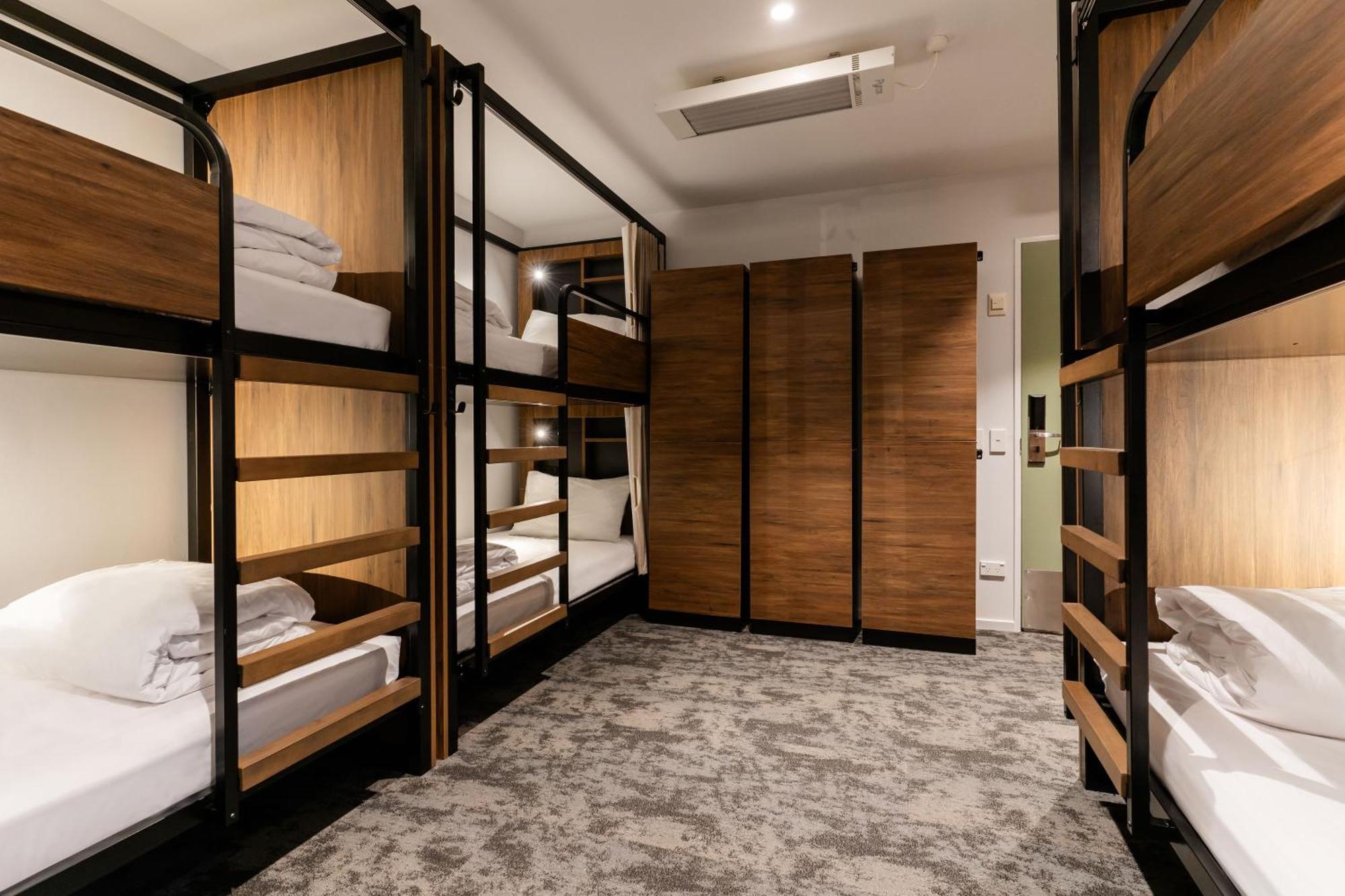 Haka House Wellington Hostel Εξωτερικό φωτογραφία A room at the hotel