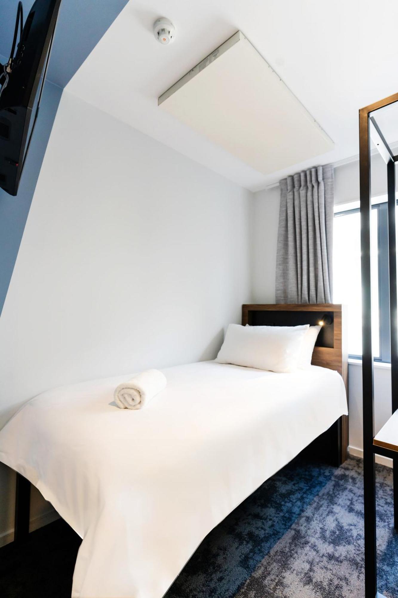 Haka House Wellington Hostel Εξωτερικό φωτογραφία A single room at the hotel