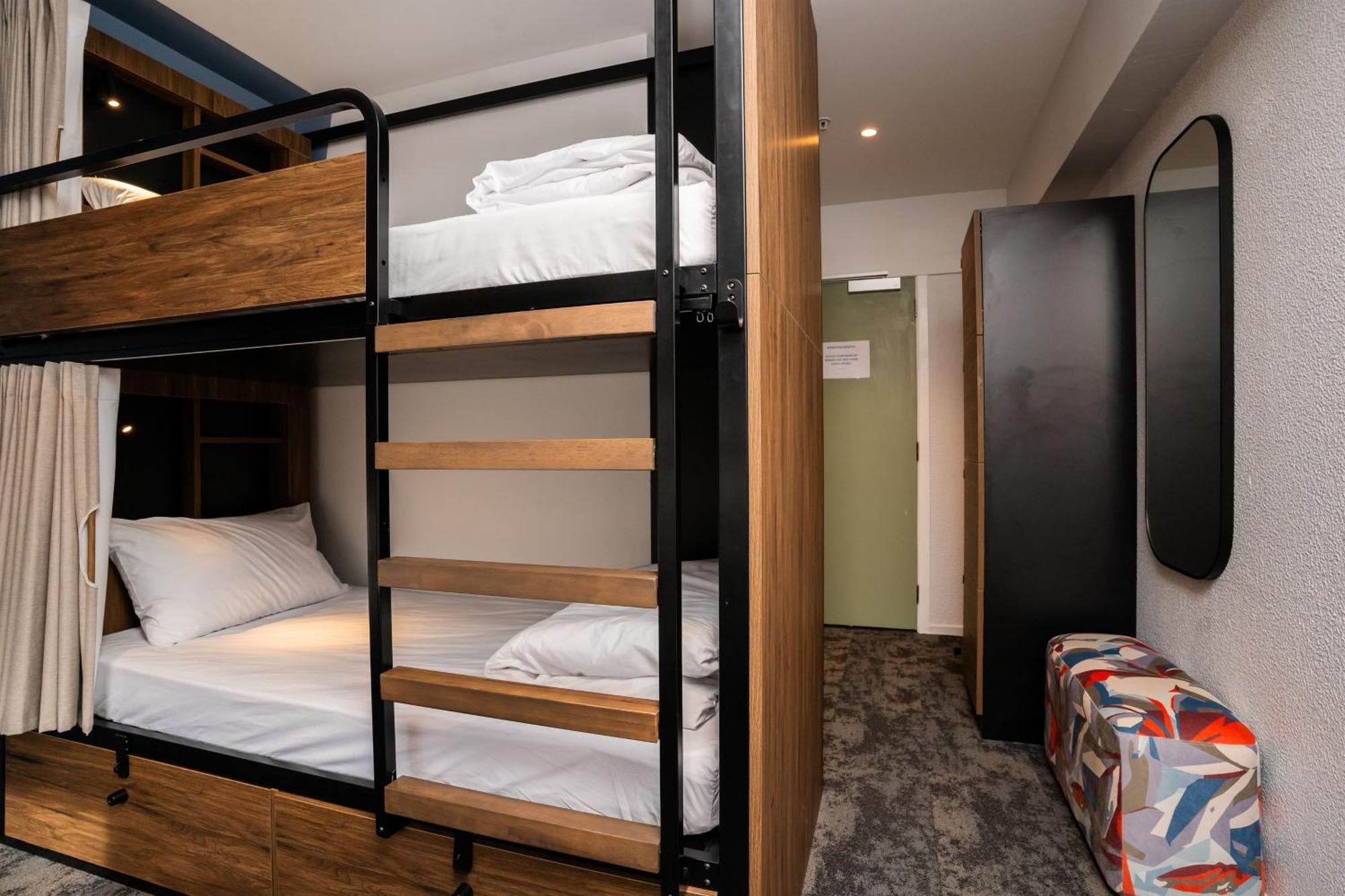 Haka House Wellington Hostel Εξωτερικό φωτογραφία A room at the hotel