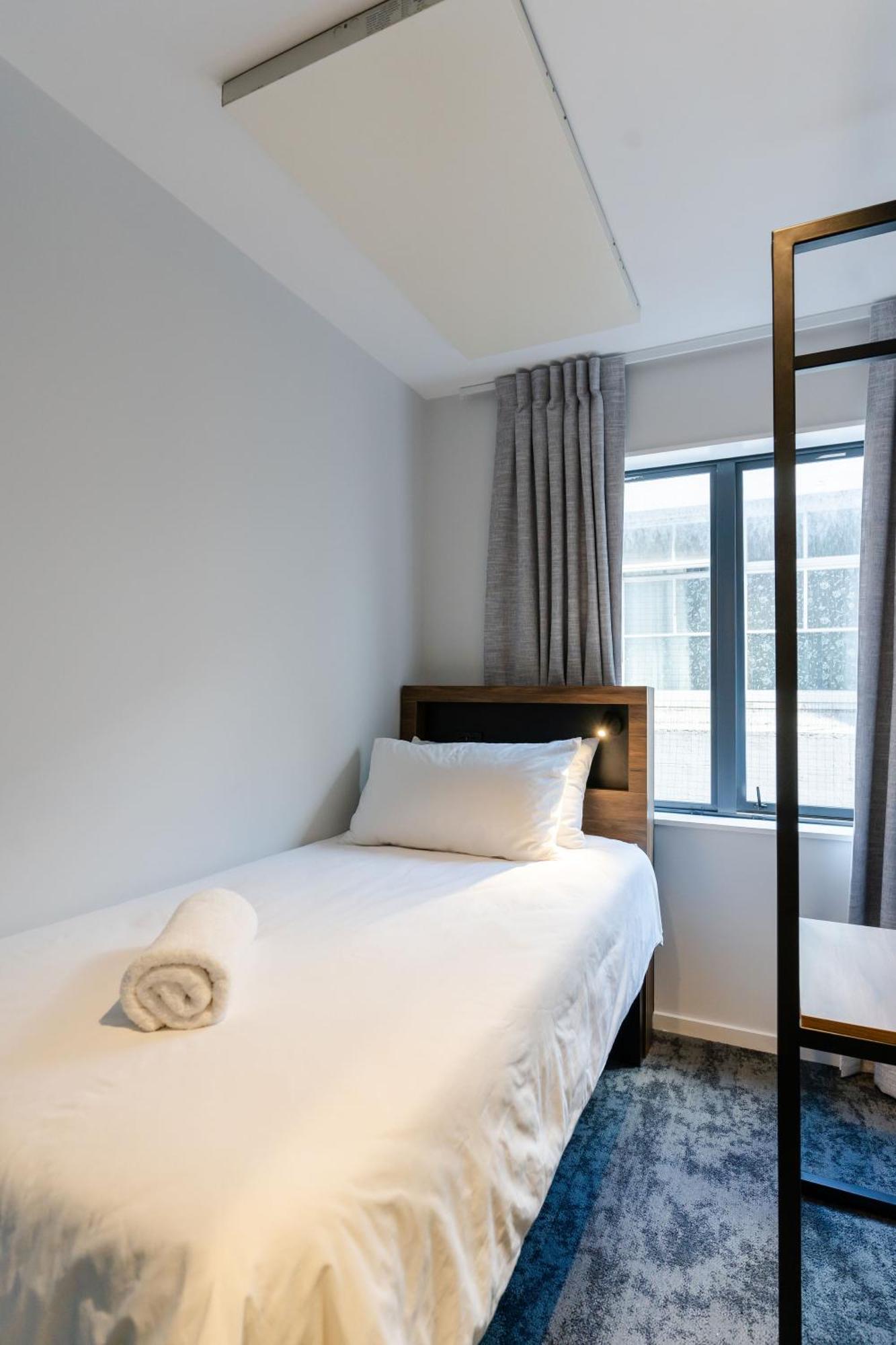 Haka House Wellington Hostel Εξωτερικό φωτογραφία A single room at the hotel