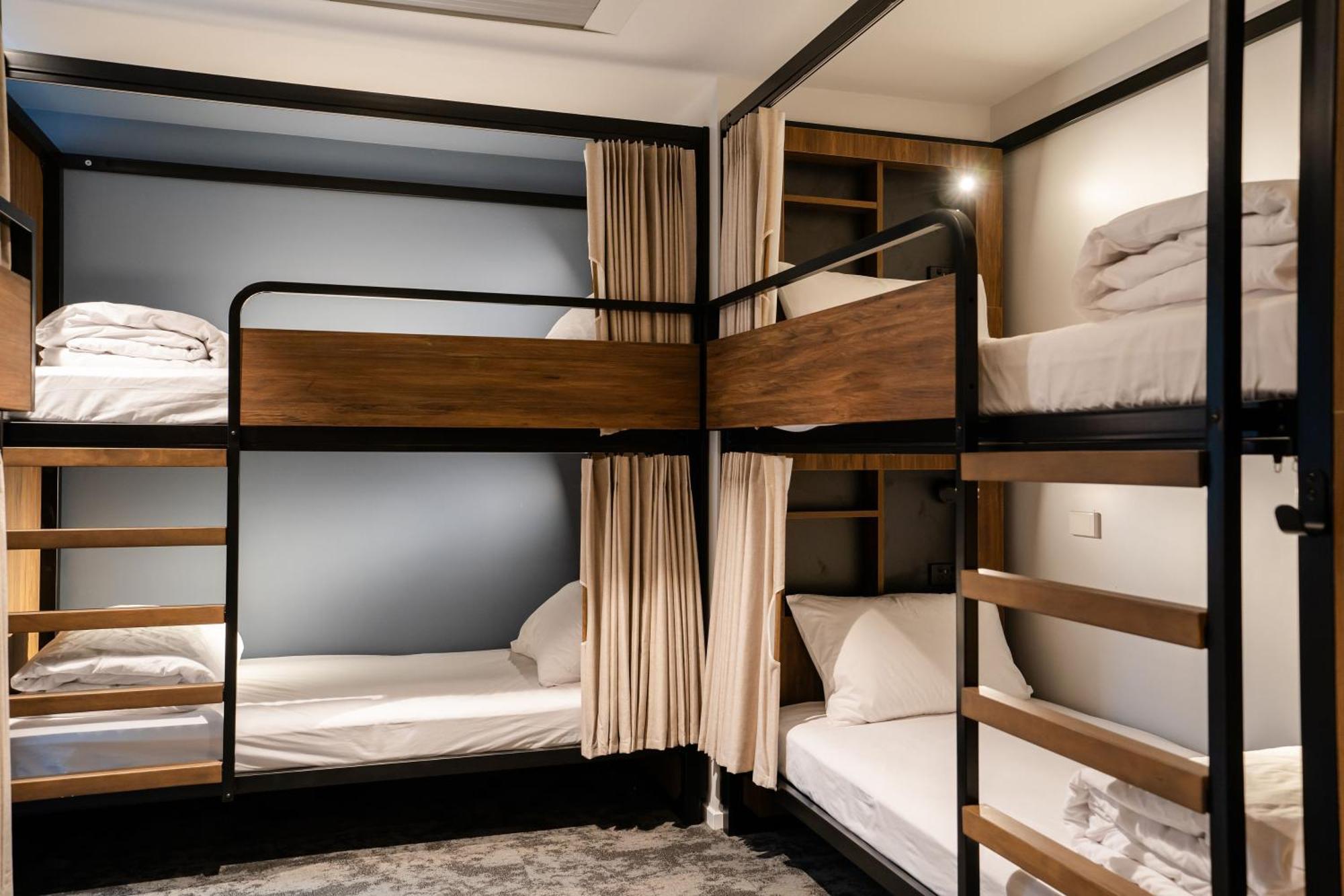 Haka House Wellington Hostel Δωμάτιο φωτογραφία A capsule hotel in Tokyo
