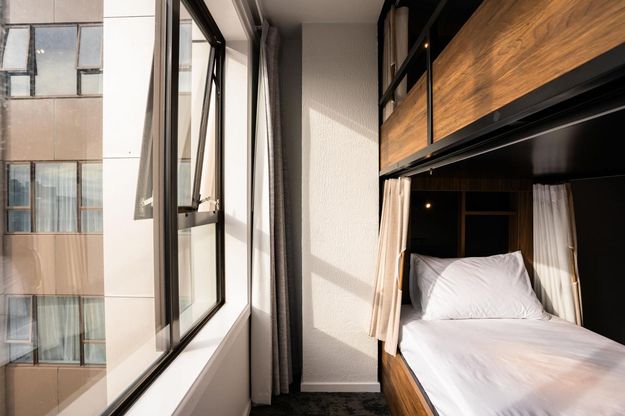 Haka House Wellington Hostel Εξωτερικό φωτογραφία A room at the hotel